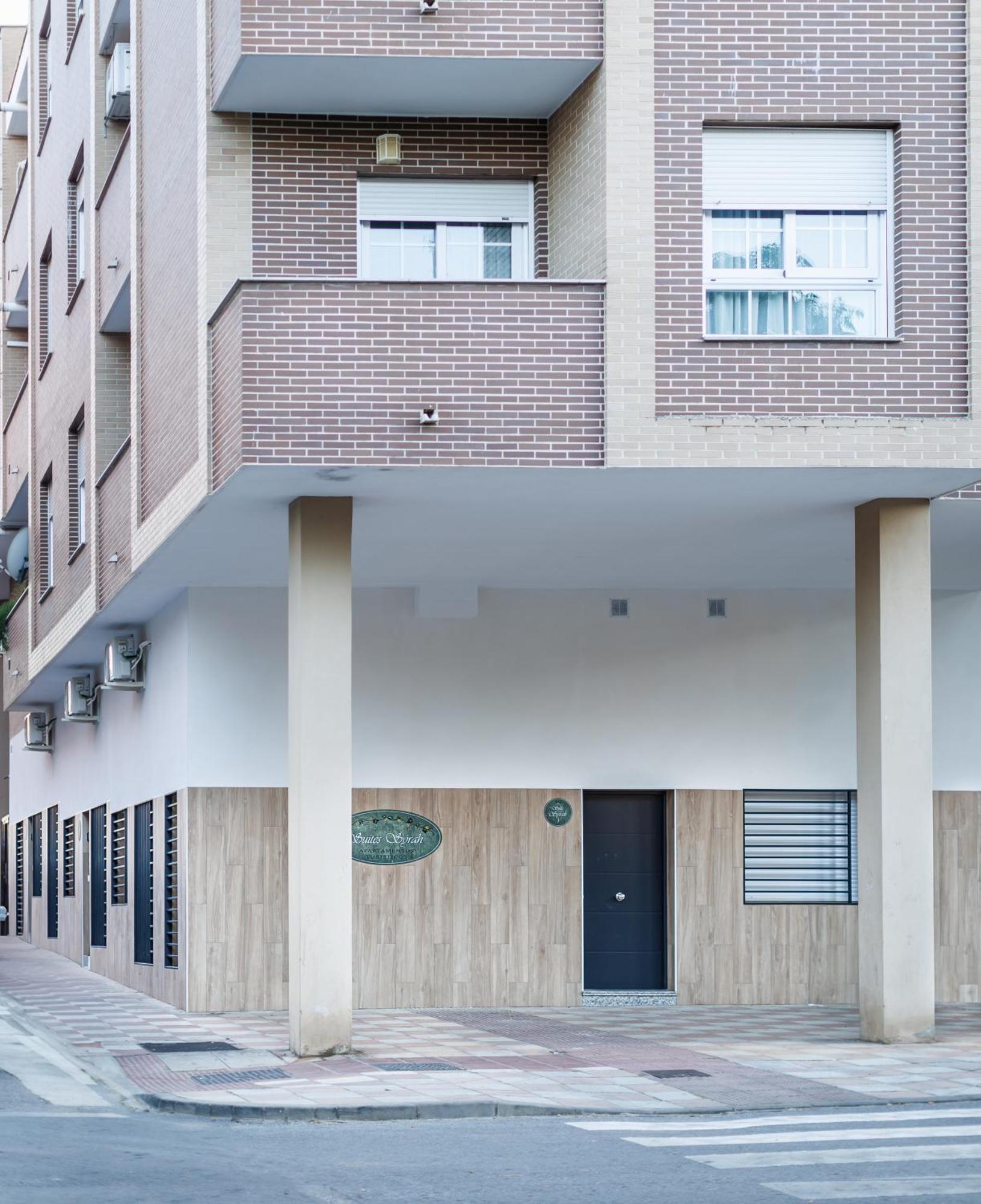 Apartamentos Luxury Suites Syrah อัลเมนดราเลโค ภายนอก รูปภาพ