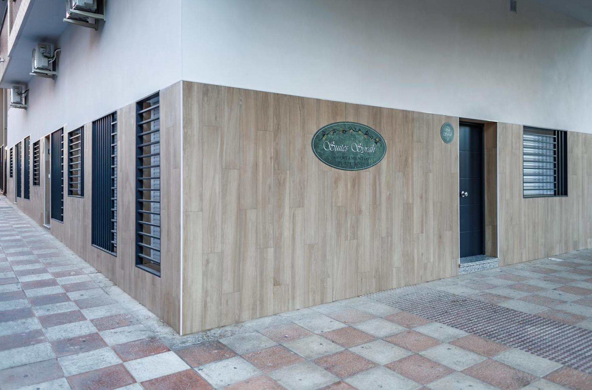 Apartamentos Luxury Suites Syrah อัลเมนดราเลโค ภายนอก รูปภาพ