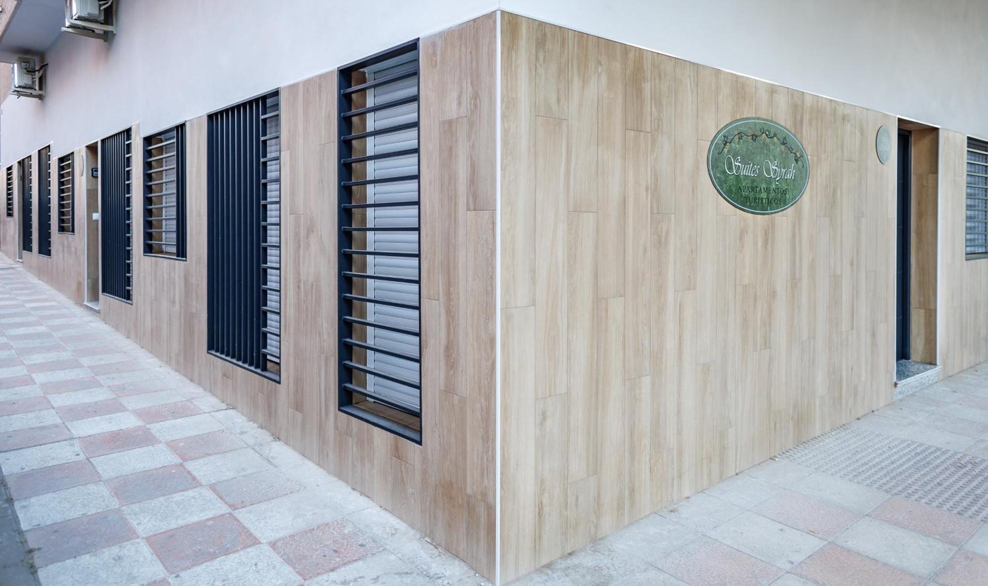 Apartamentos Luxury Suites Syrah อัลเมนดราเลโค ภายนอก รูปภาพ